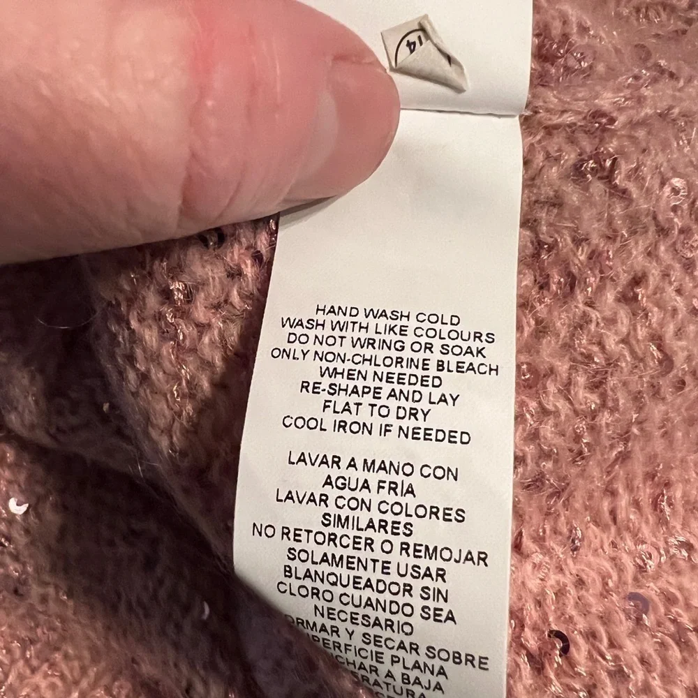 🛍️Pink sequin V-neck knit sweater from JOE FRESH Size S. - Picture 11 of 13